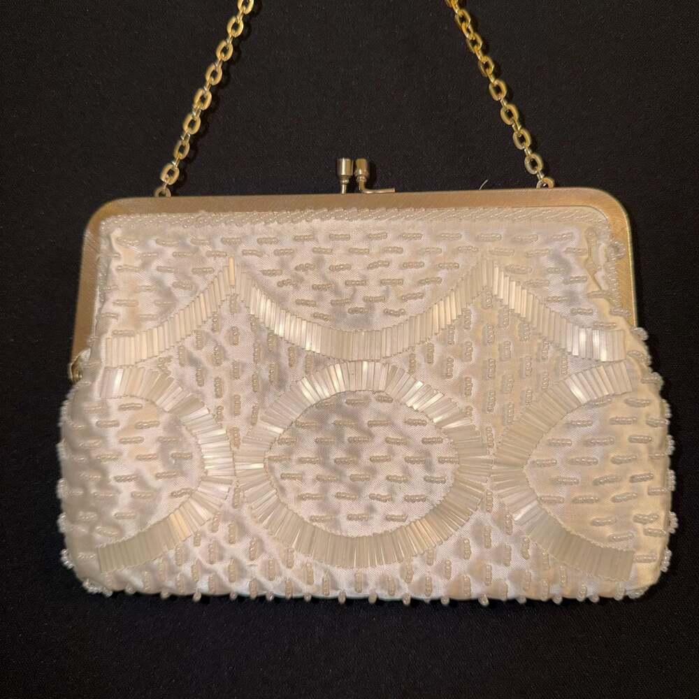 Vintage Fine Arts Inc Cream Beaded Evening Bag with Chain Strap and Kiss Lock